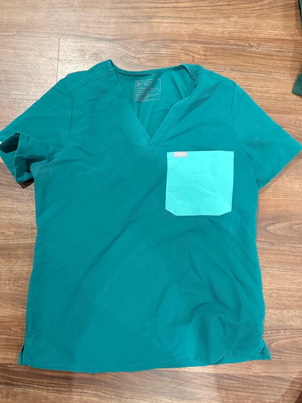 FIGS hunter green Short Sleeve V-Neck Top with Mint Pocket